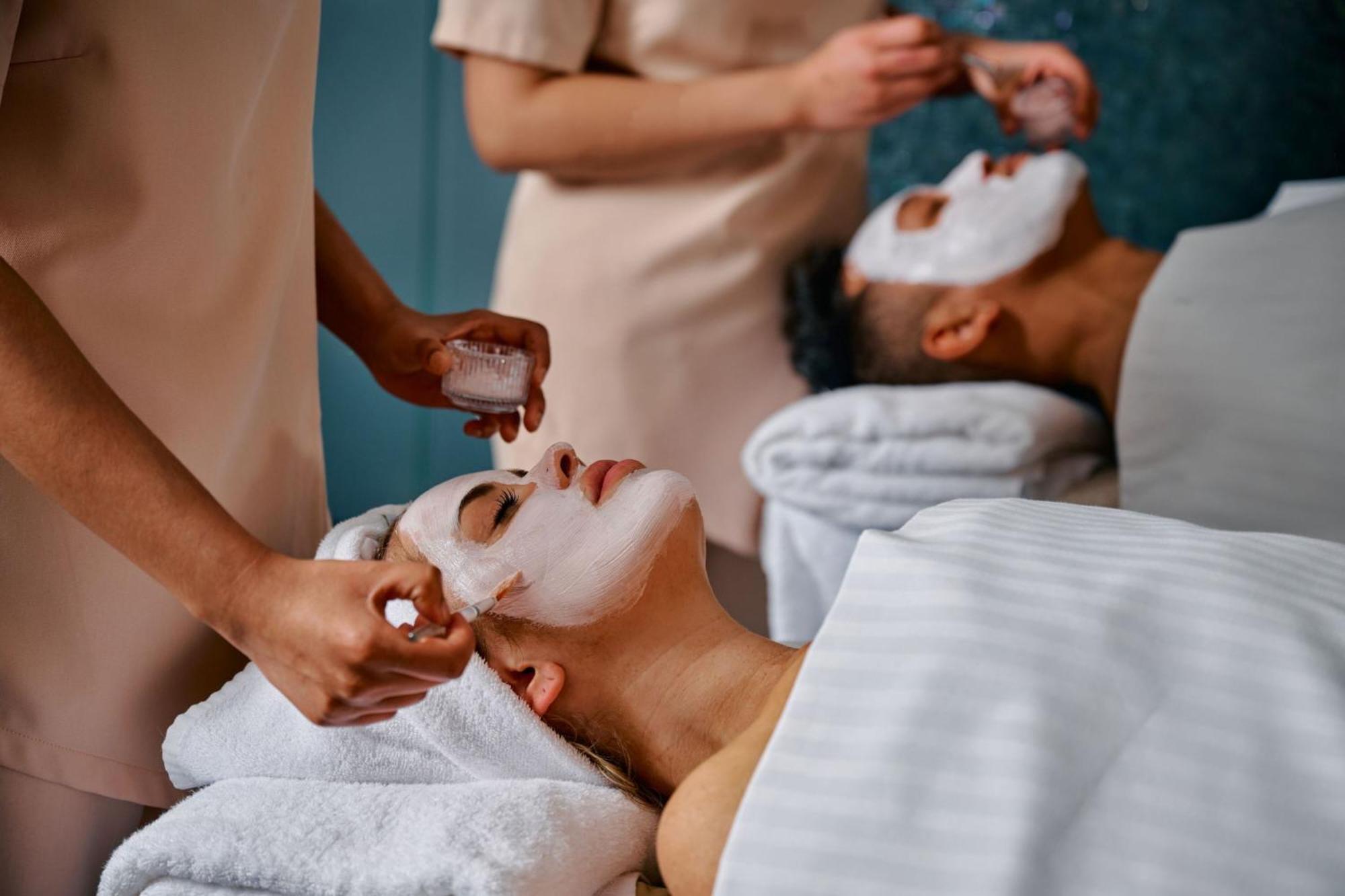 Sheraton Melbourne Hotel Exterior foto A facial treatment